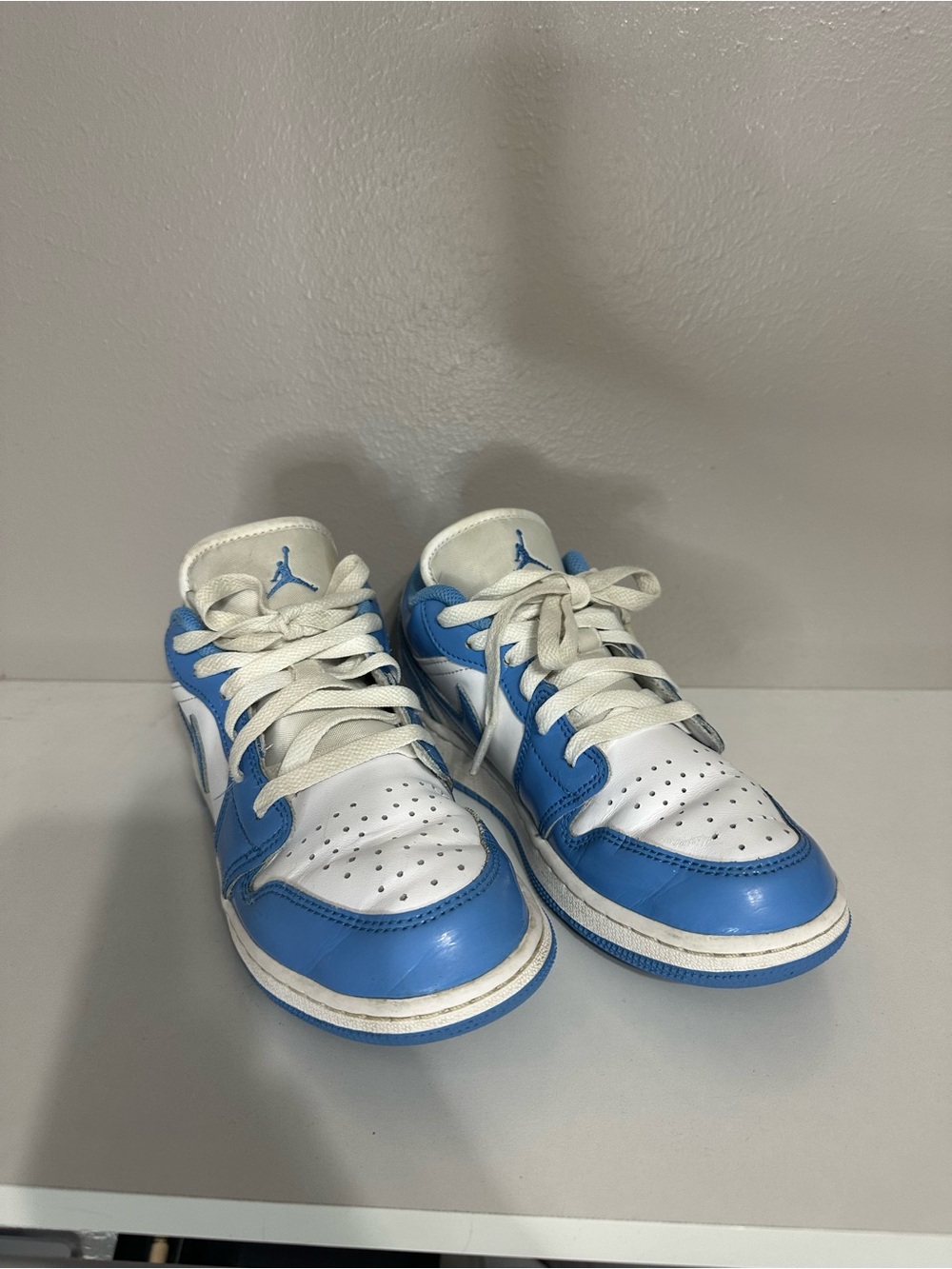 Jordan Kids Low-Top Sneakers in White and Light Blue